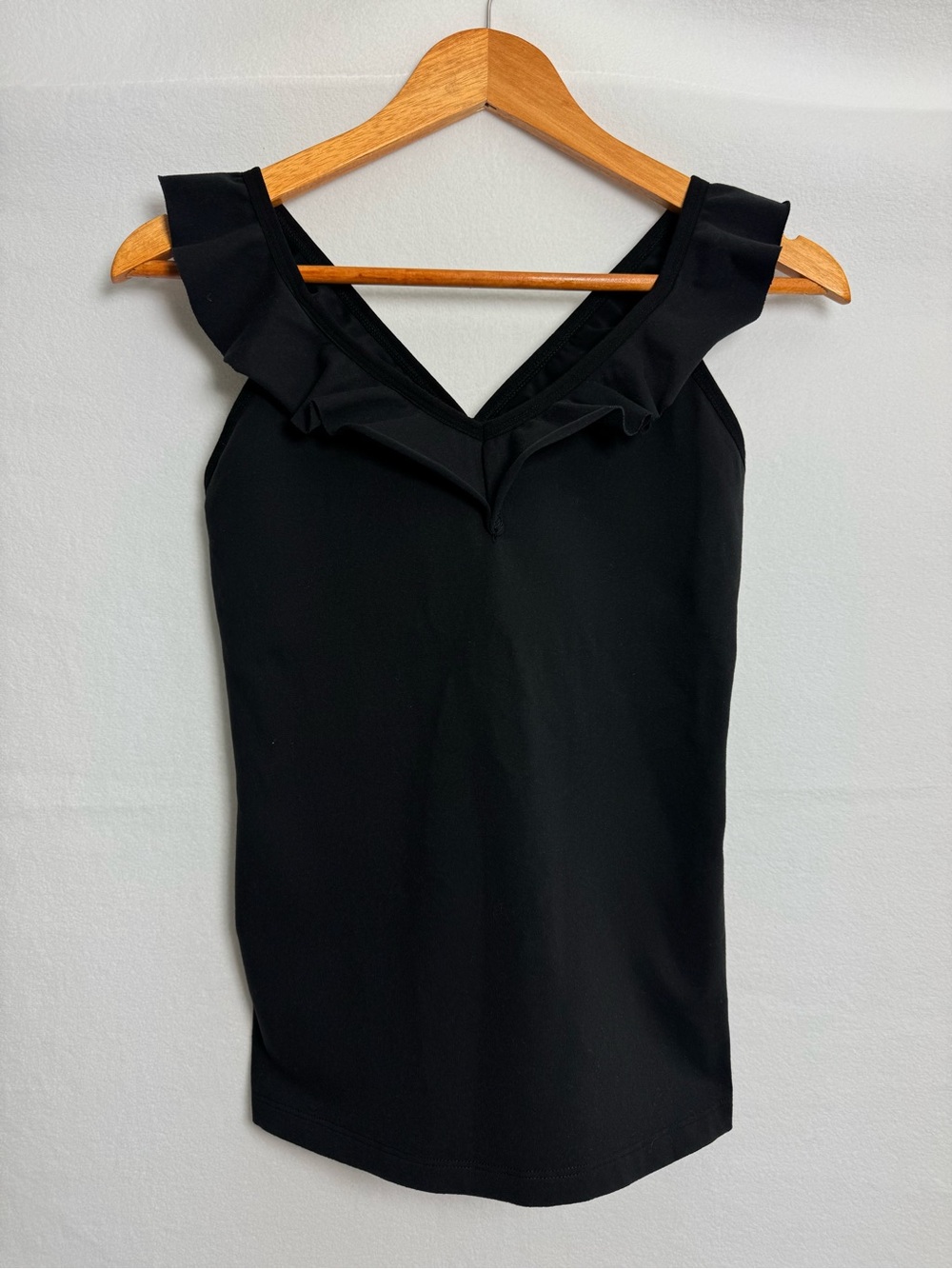 Beyond Yoga Black Ruffle V-Neck Tank Top M